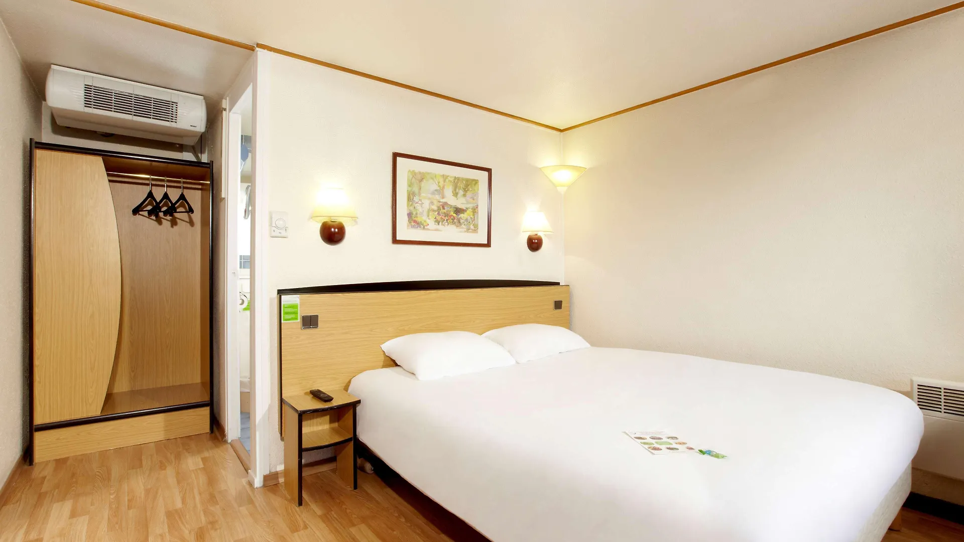 Kyriad Le Blanc-Mesnil Hotel