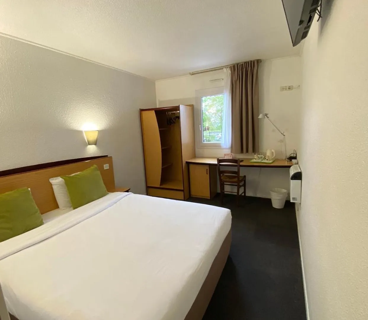 Kyriad Le Blanc-Mesnil Hotel