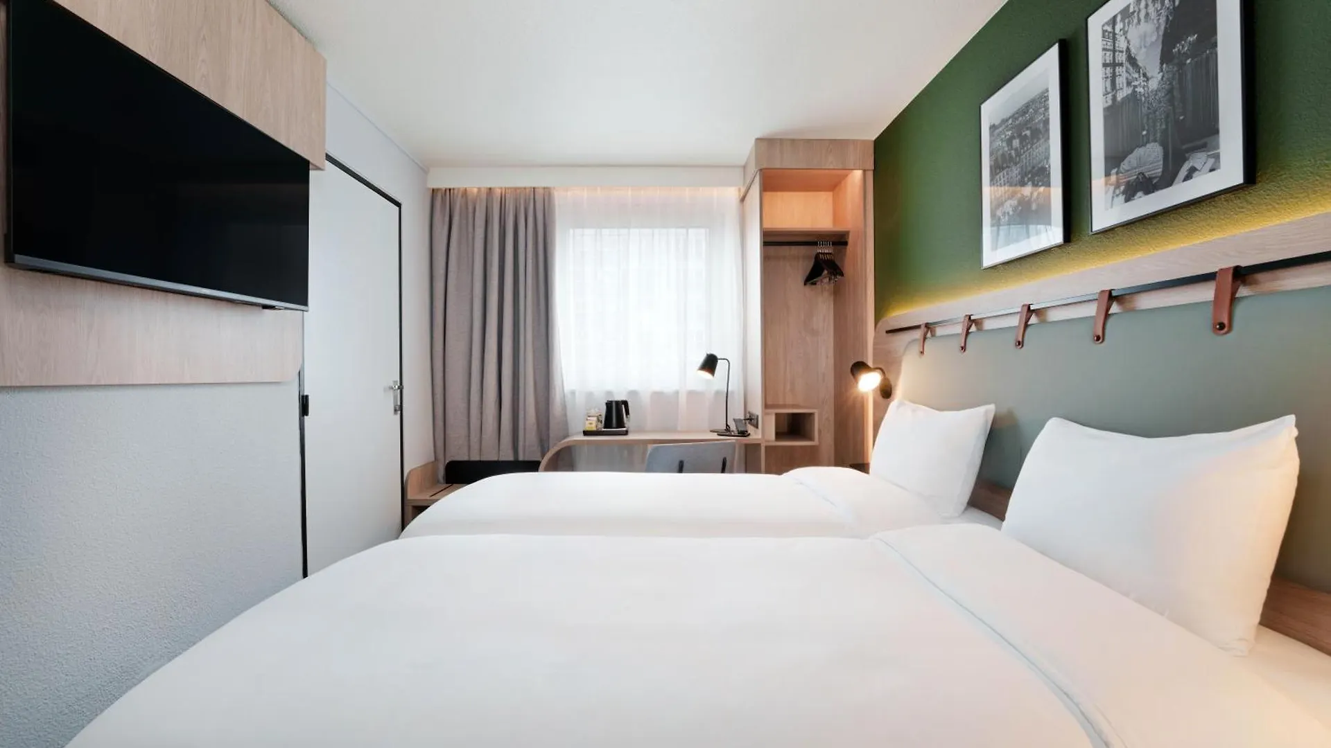 Kyriad Le Blanc-Mesnil Hotel