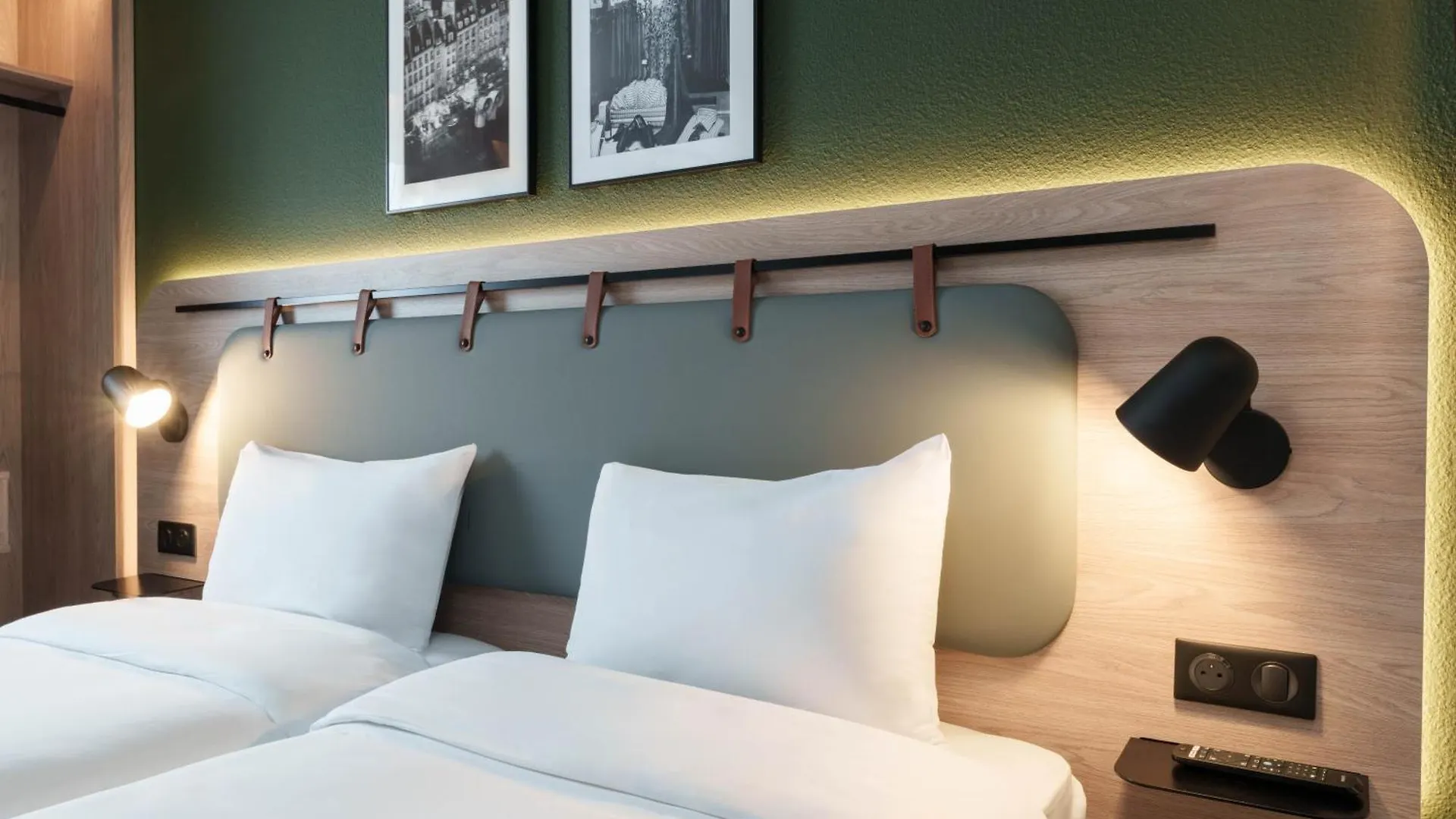 Kyriad Le Blanc-Mesnil Hotel