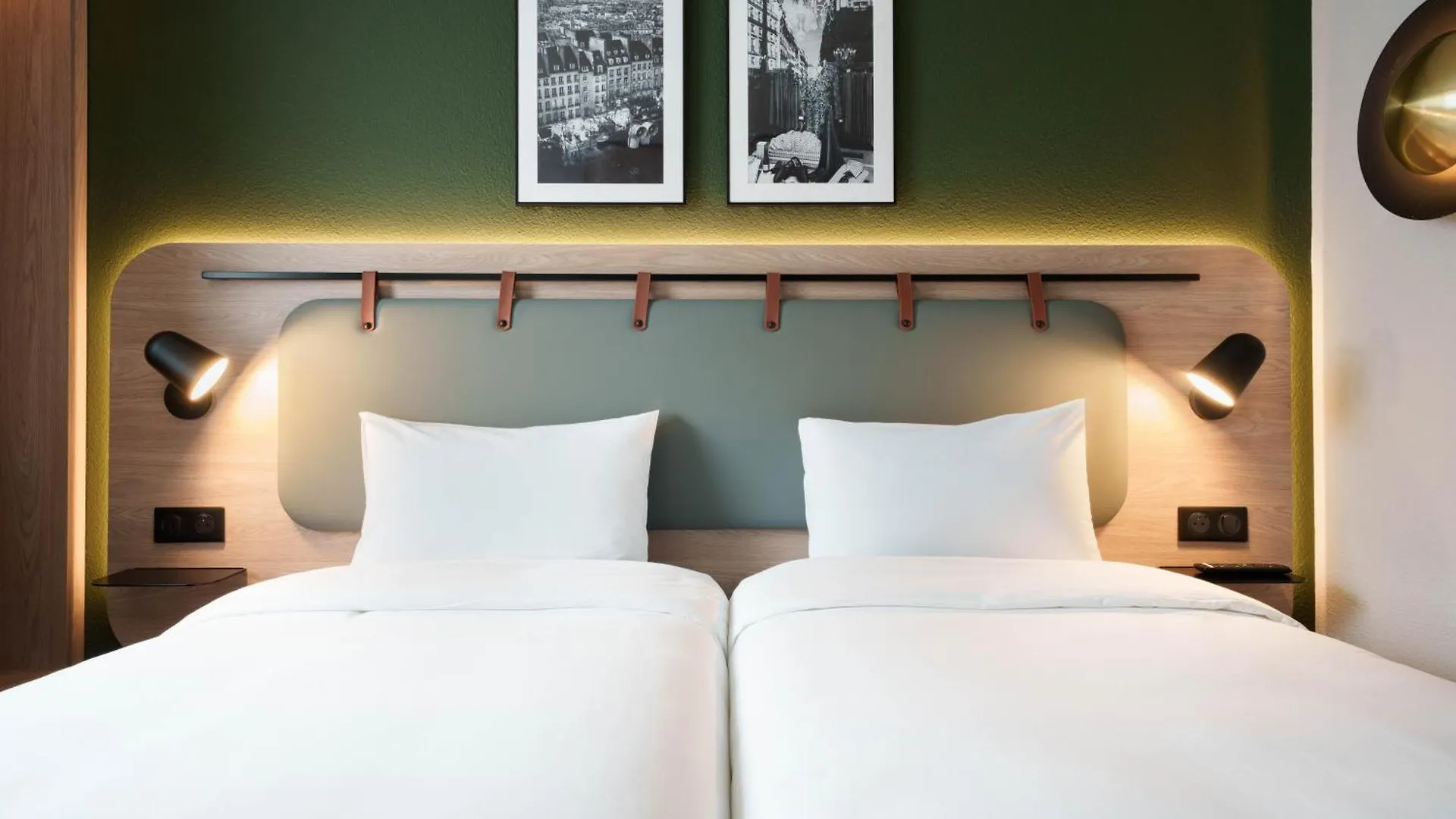 Kyriad Le Blanc-Mesnil Hotel