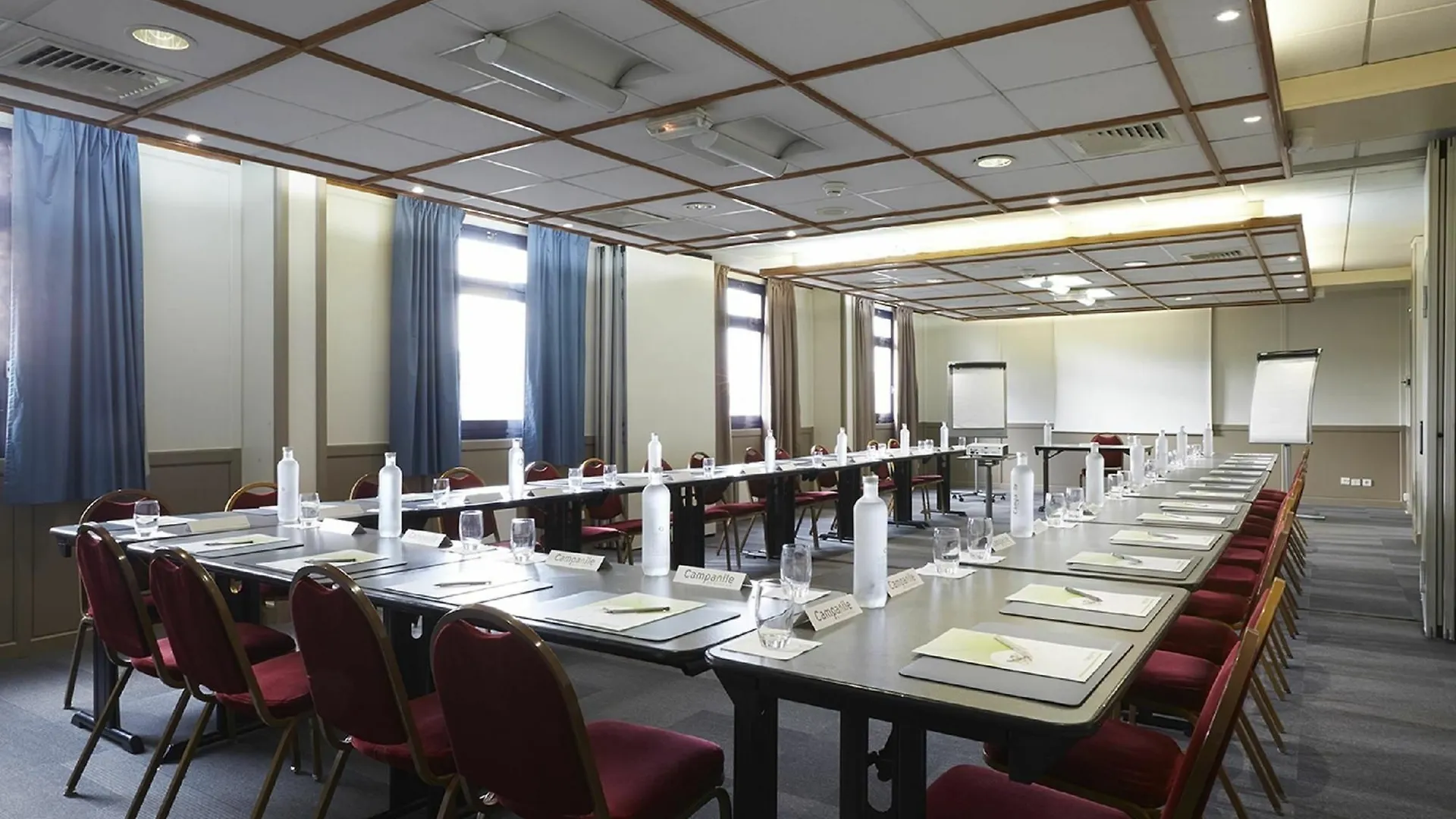 Kyriad Le Blanc-Mesnil Hotel